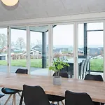 10 Person In Ronde-by Traum