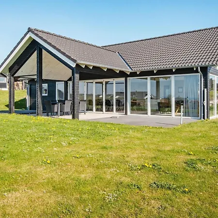 10 Person In Ronde-by Traum