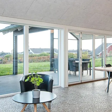 10 Person In Ronde-by Traum *